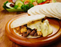 Arepa Rellena de Lomo
