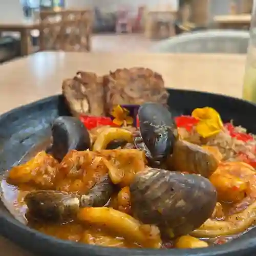 Encocado de Mariscos