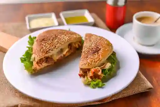 Sandwich de Carne y Pollo