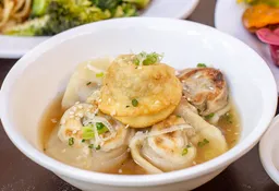 Dumplings en Sopa de Cebolla