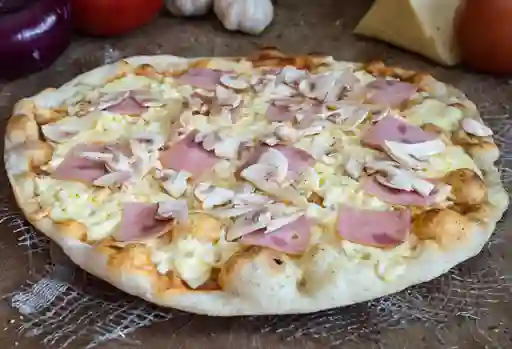 Pizza Jamón y Champiñón + GASEOSA GRATIS