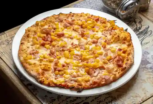 Pizza Maíz Tocineta Cebolla