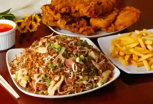 Caja Grande Arroz, Papas y Pollo O 4 Pescados