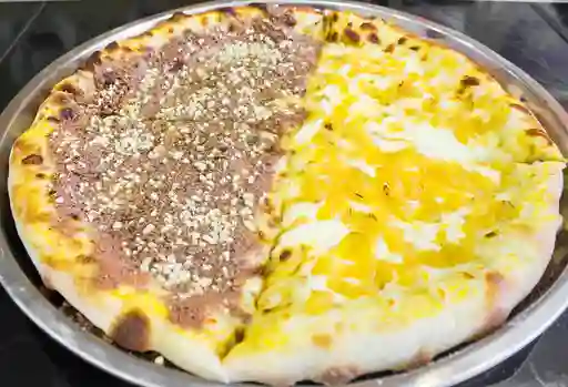 Pizza Mediana Dos Sabores + Gaseosa 1.5Lt