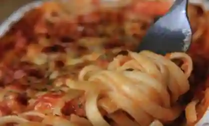 Spaghetti en Salsa Bolognesa y Mozzarella