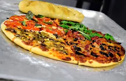 Pizza Salami Ciruela