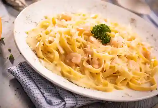 Fetuccini Camaronero Parmesano