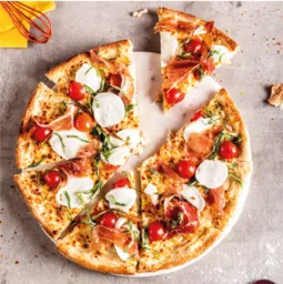 Pizza Búfala Prosciutto y Pomodoro