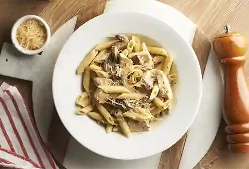 Pasta con Pollo y Champiñones