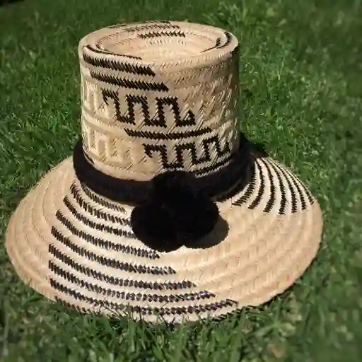 sombrero Wayuu tejido en hoja de palma