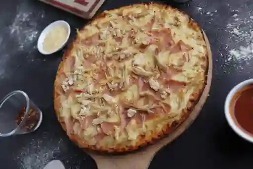 Pizza Jamón-pollo y Queso Tradicional