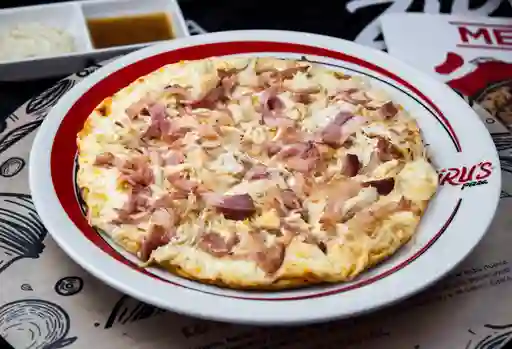 Pizza Pollo-Tocineta y Queso Tradicional