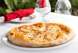 Pizza Mele Provolone Mediana