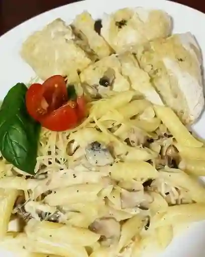 Combo Spaguetti Champiñón Pollo y Crema