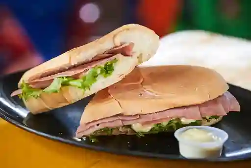 Sándwich Clásico