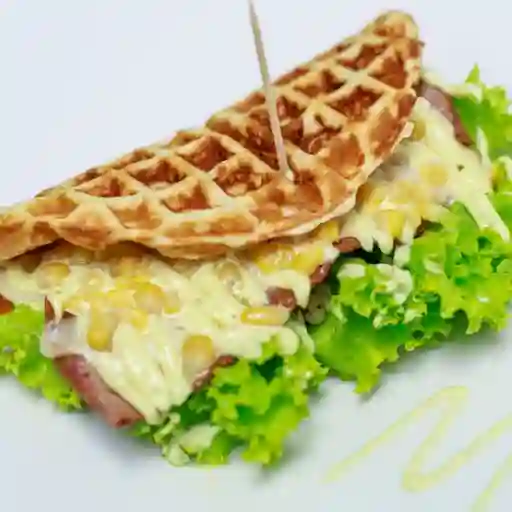 Sándwich Waffles Tocineta y Maicitos