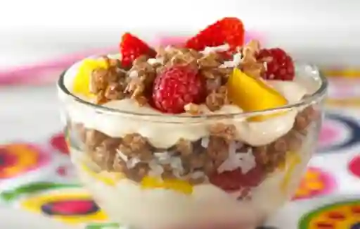 Cereal con Yogurt y Fruta