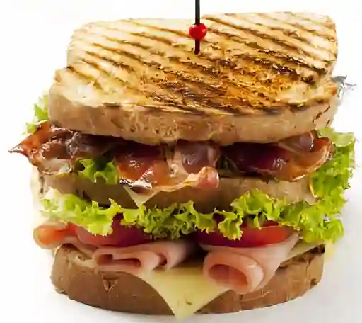 Sandwich de Pollo y Tocineta