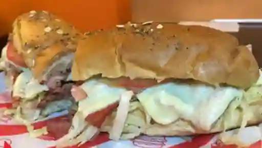 Sandwich de Pollo y Costilla