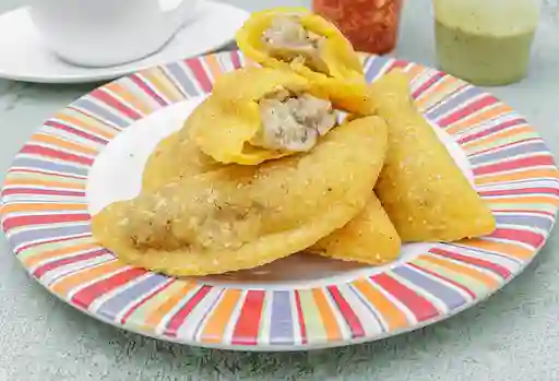 Empanada Pereirana de Carne O de Pollo