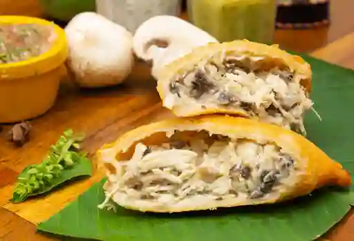 Empanada Pollo y Champiñones