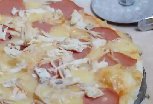 Pizza de Jamón y Pollo 