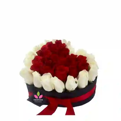 Caja De Rosas Blancas Y Rojas Corazon- Flores Y Rosas