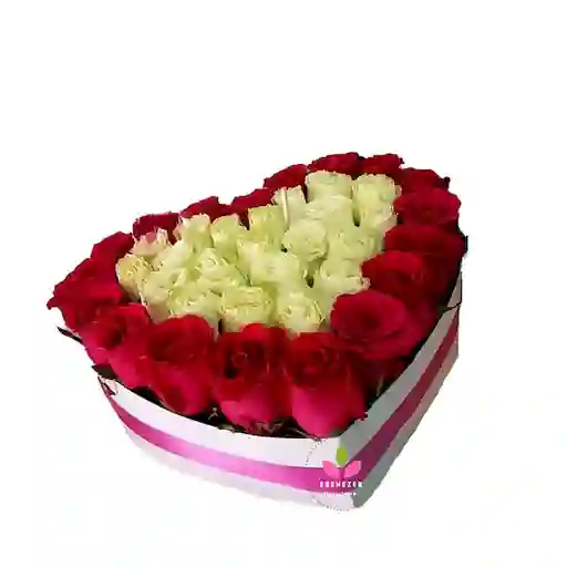 Corazon De Rosas Blancas Y Rojas- Flores Y Rosas