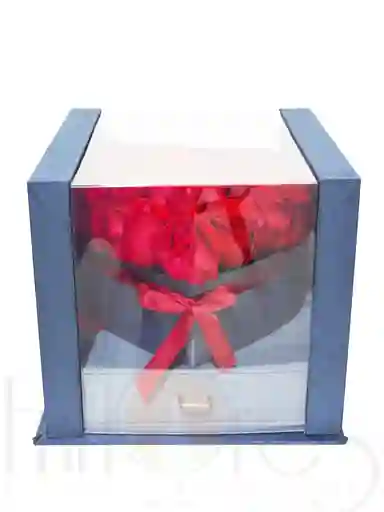 Estuche de 16 Rosas en Corazón