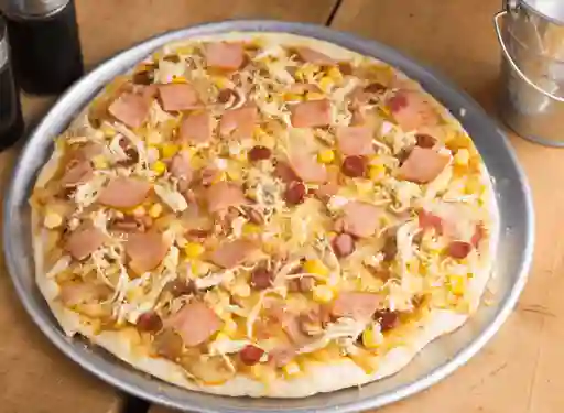 Pizza de Jamón y Maicitos