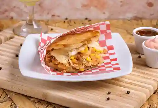 Arepa Desmechada de Pollo