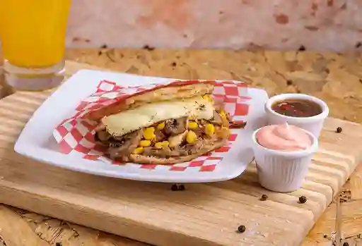 Arepa Desmechada Mixta