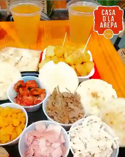 Combo Bandeja Mini Arepas y 2 Bebidas