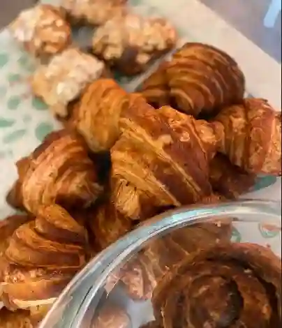 Croissant con Jamón y Queso