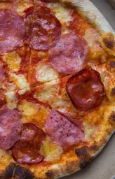 Pizza Chorizo Español y Salami
