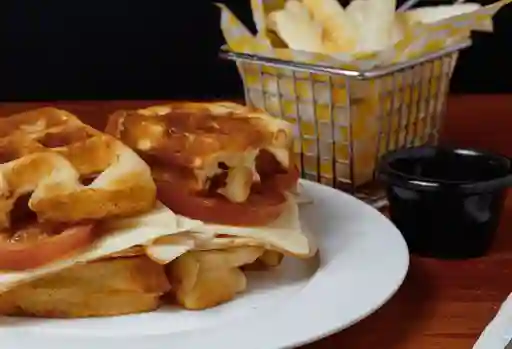Combo Sánduche Waffle Pavo