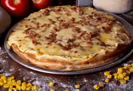 Pizza Estofada Pollo, Maíz y Tocineta
