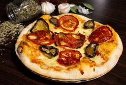 Pizza Tomates Secos con Berenjena