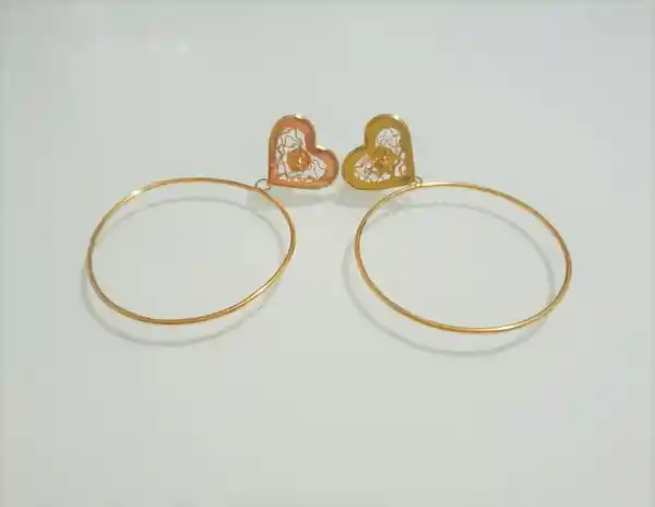 Larita Joyas Aretes Corazón Divino