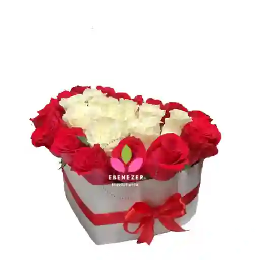 Corazón De Rosas Combinado -flores Y Rosas