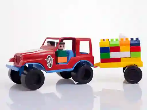 Creaplast Vehículo Jeep Con Fichas