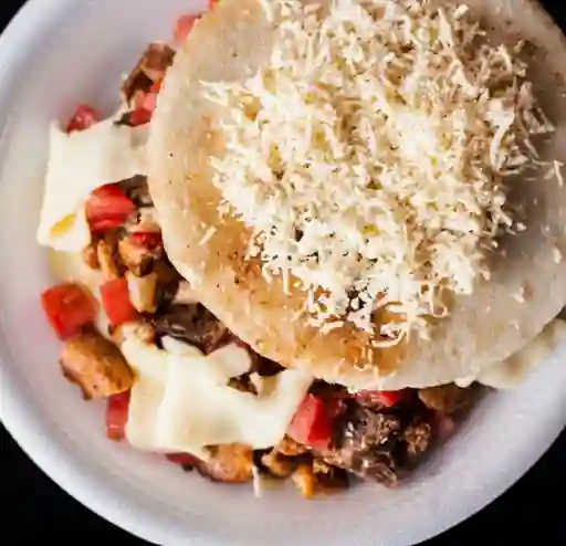 Arepa Rellena con Lomo