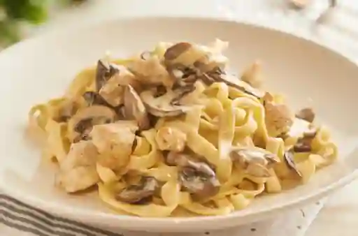 Fetuccini de Pollo y Champiñón