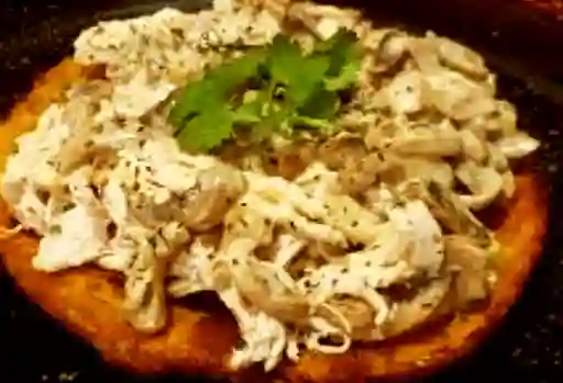 Patacón de Pollo y Champiñones 