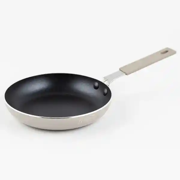 Sartén Elaborado en Aluminio Con Recubrimiento en Antiadherente. Tiene Mango Lateral Con Bakelita. Forma Circular 16  cm. Apto Para el Contacto Con Alimentos. Superficie Lisa. Contraste Brillante. Color Gris. Sku 202657