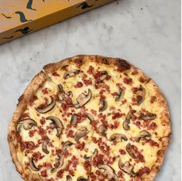 Pizza chorizo argentino y champiñón mediana