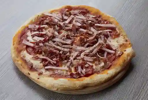 Pizza Pepperoni Tocineta y Jamón