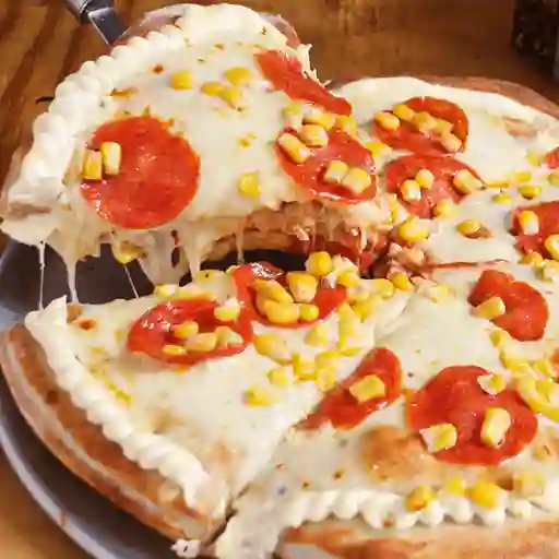 Pizza Estofada Pepperoni, Maíz, Tocineta