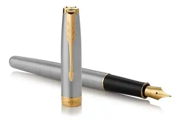 Parker Pluma Estilográfica de Acero Inoxidable y Acabado Oro