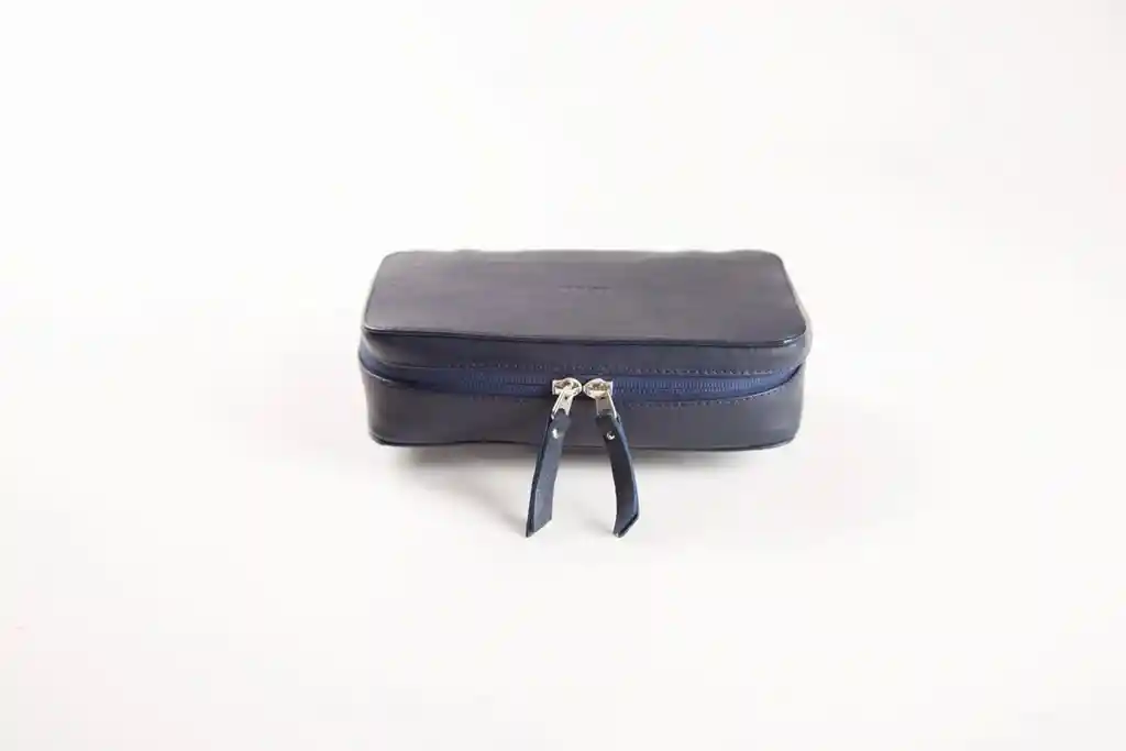 leather tech case (Dark blue)/Portacables de cuero (azul oscuro)